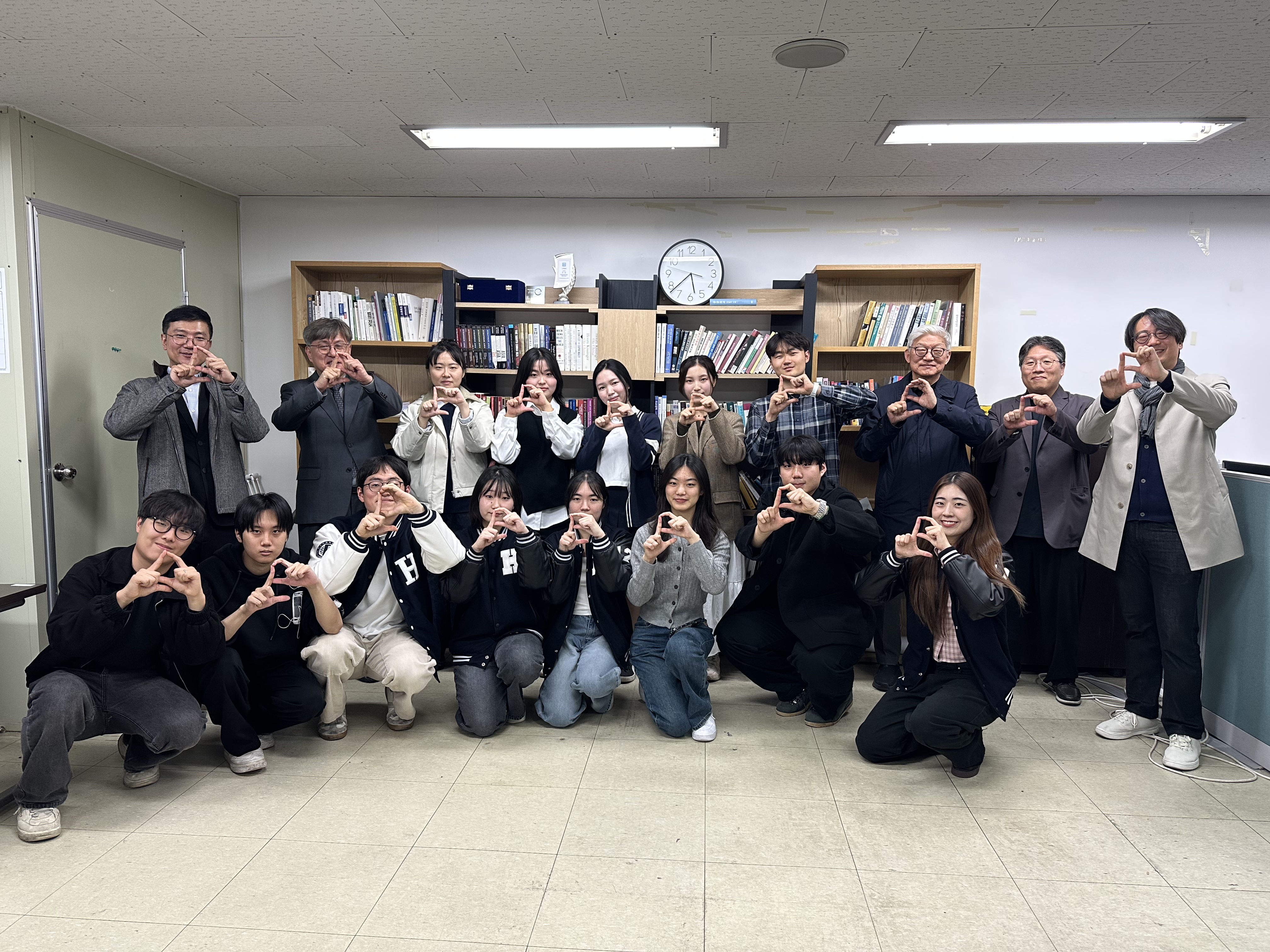 [5급공채수석, 외교관후보자 합격]25년도 LD학부 학생들의 5급공채 국제통상직 수석, 외교관 후보자 시험 최종합격을 축하드립니다. 대표이미지